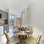 Family In Juan Les Pins 公寓 *