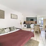 Family In Juan Les Pins 昂蒂布